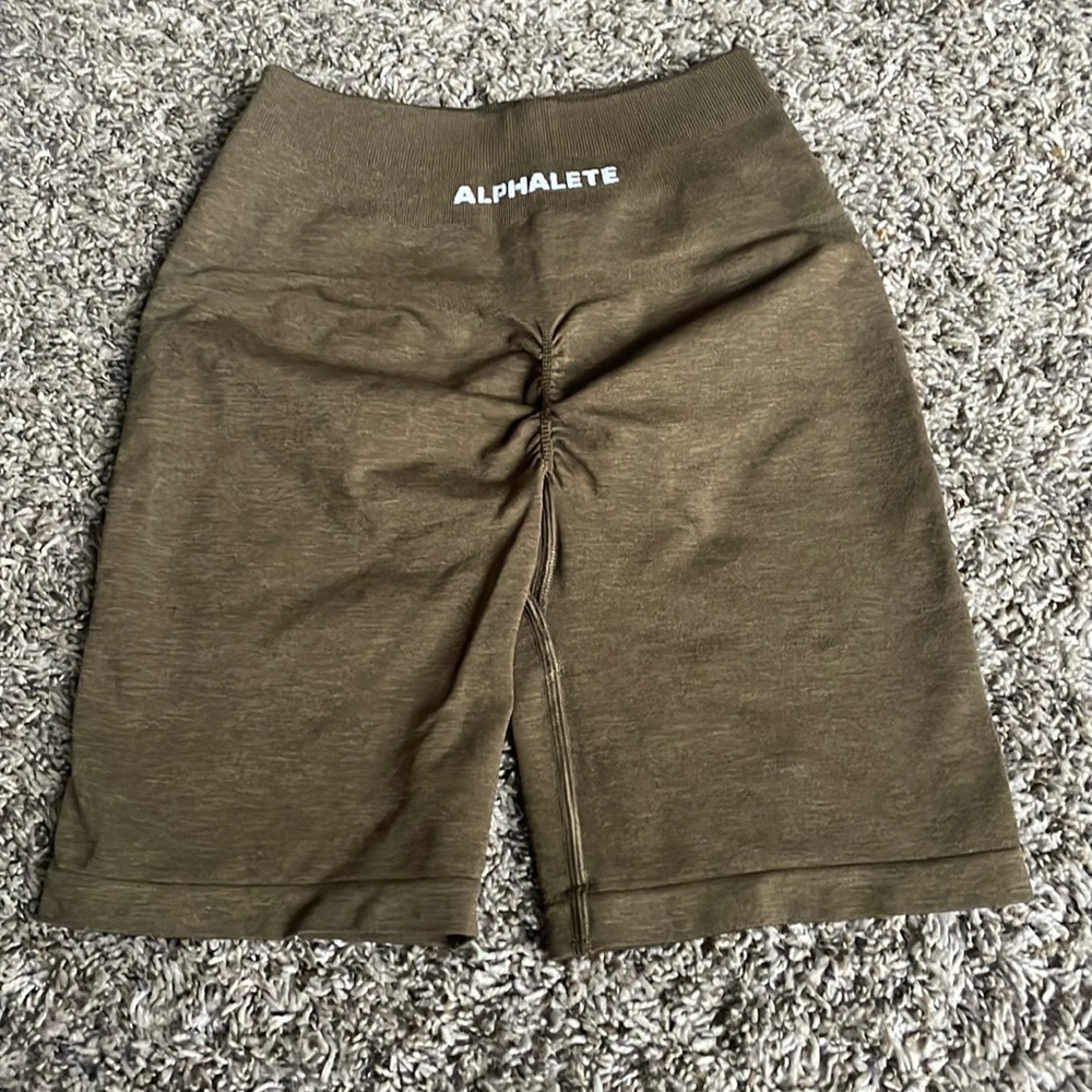 Alphalete amplify bikers